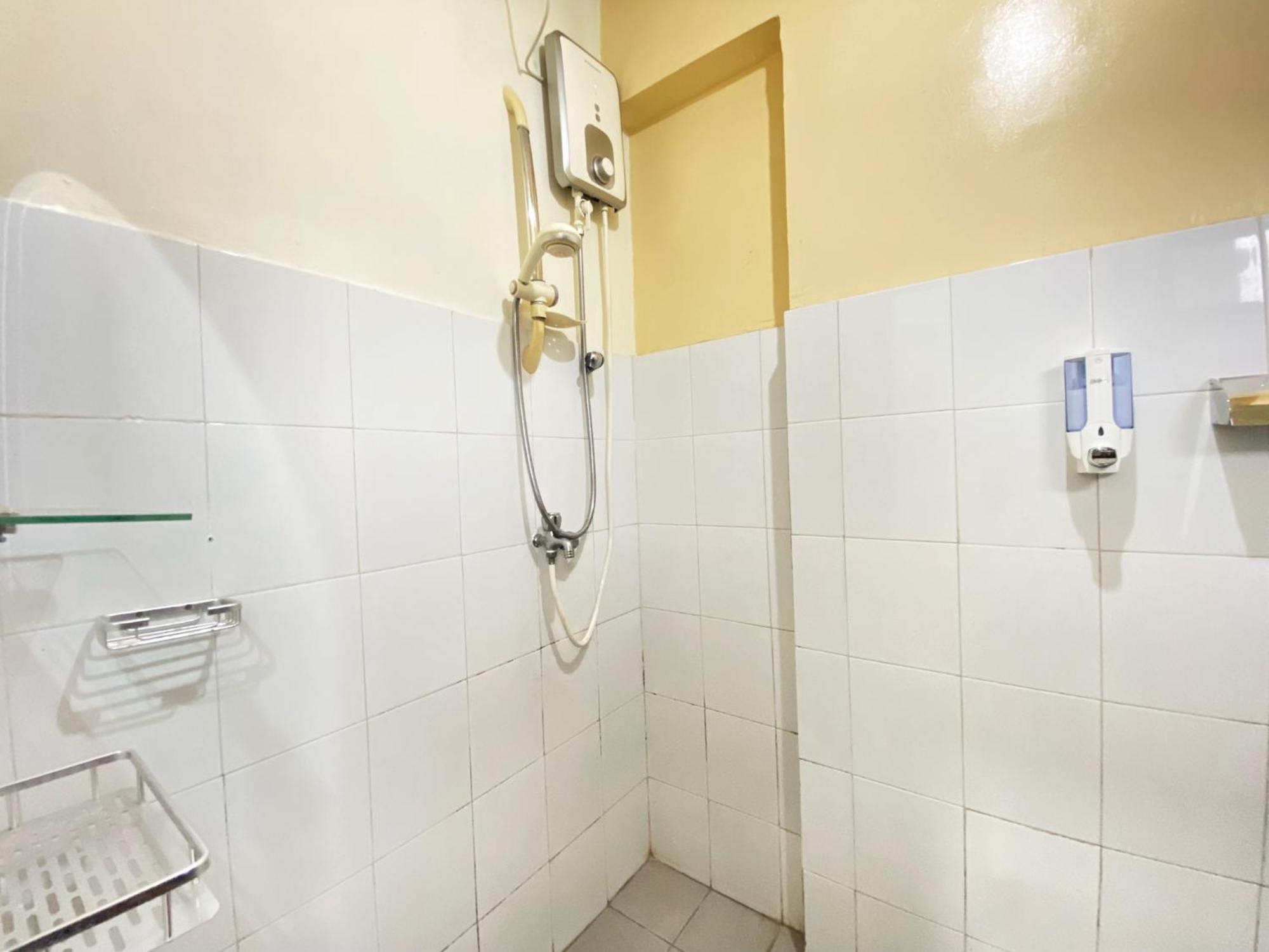 Graceful 2br At Gateway Ahmad Yani Cicadas By Travelio *